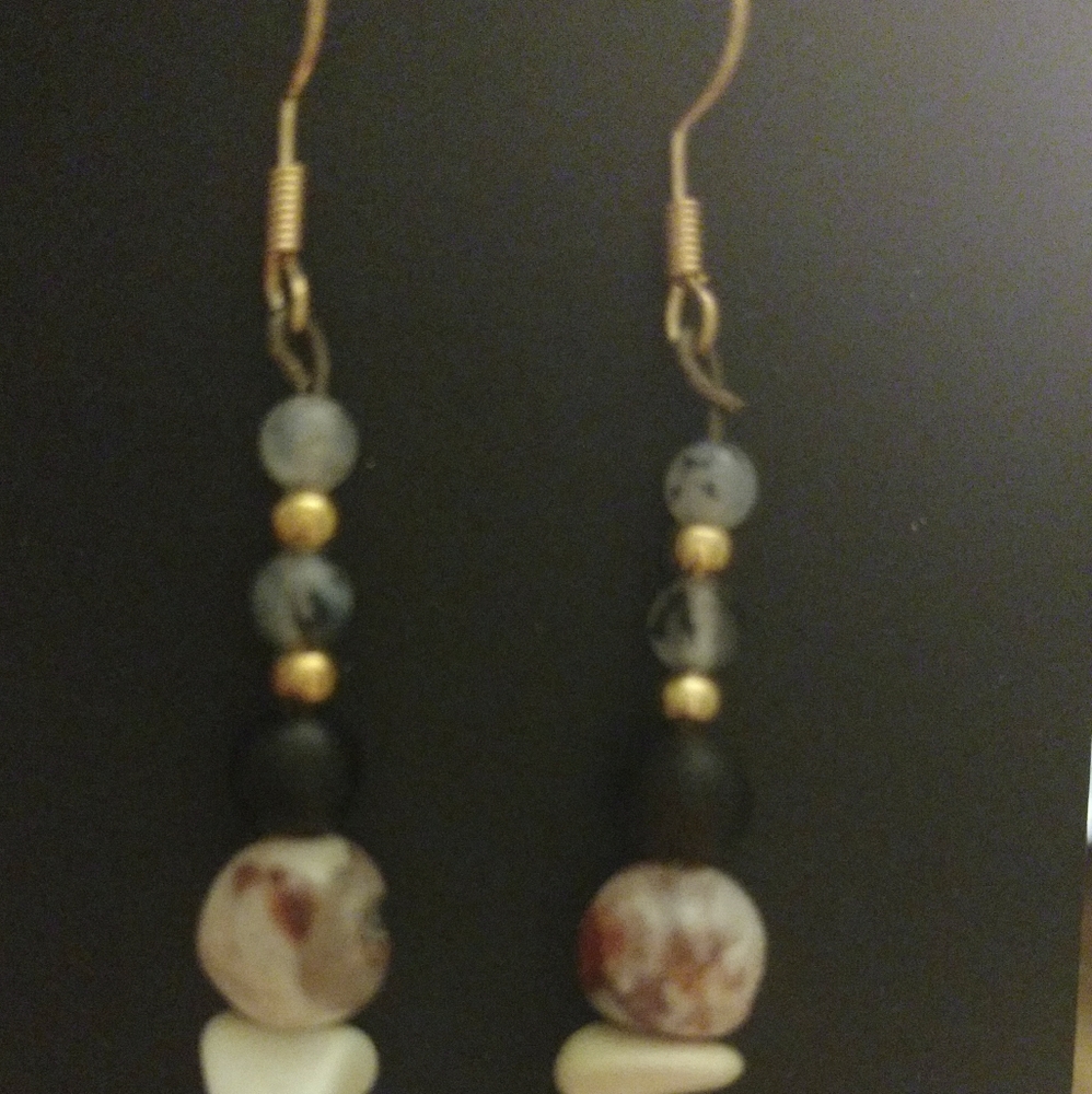 Pretty Earrings - Gold Mixed Fire 🔥 Stone